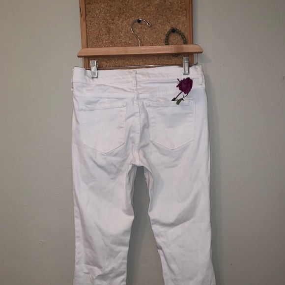 White Old Navy Cropped pants - Picture 2 of 4